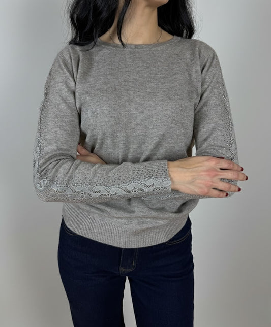 Кашмирен пуловер с дантелен елемент