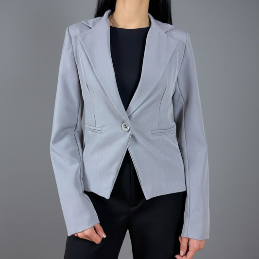 Стилен сив блейзър