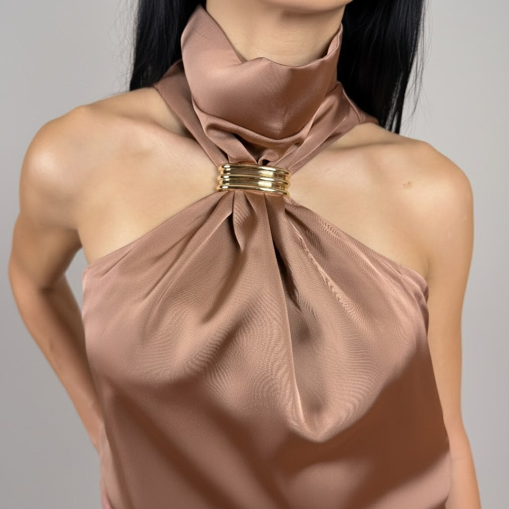 Топ със златист елемент