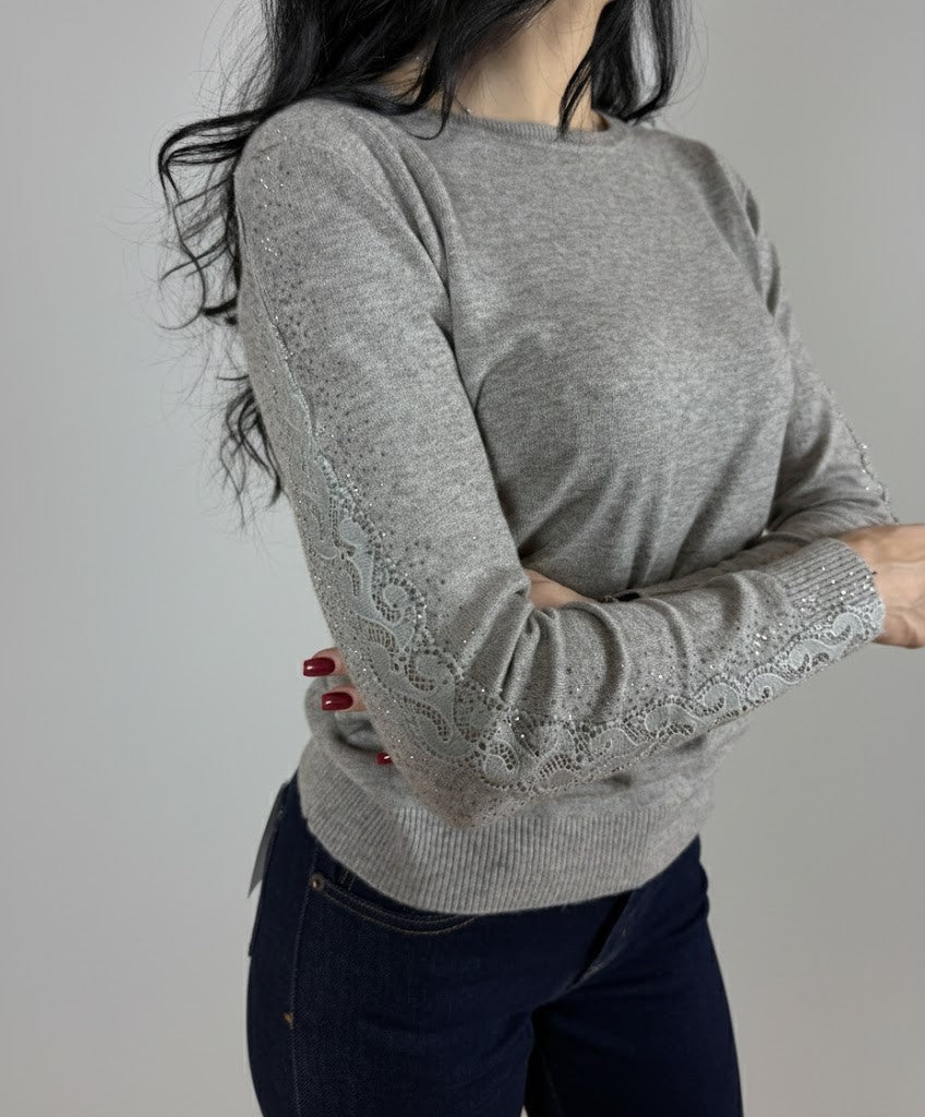 Кашмирен пуловер с дантелен елемент