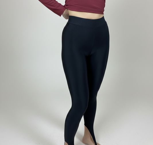 Черен клин с лента за пръста