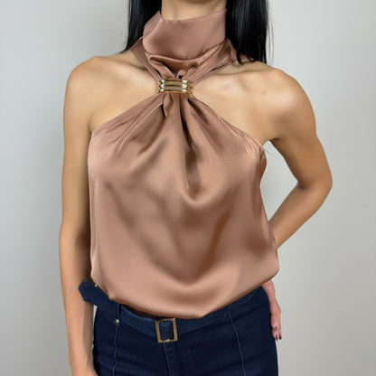 Топ със златист елемент