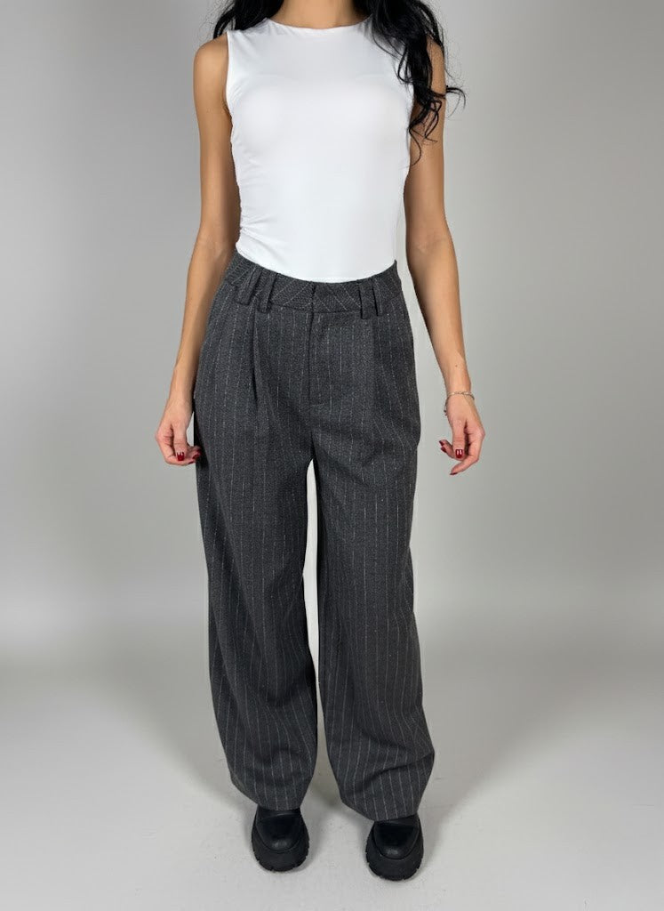 Раирани панталони с камъчета