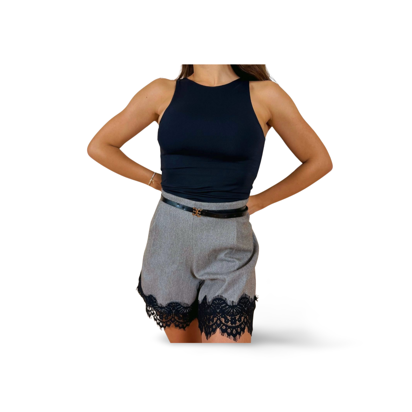 Къс панталон с дантела