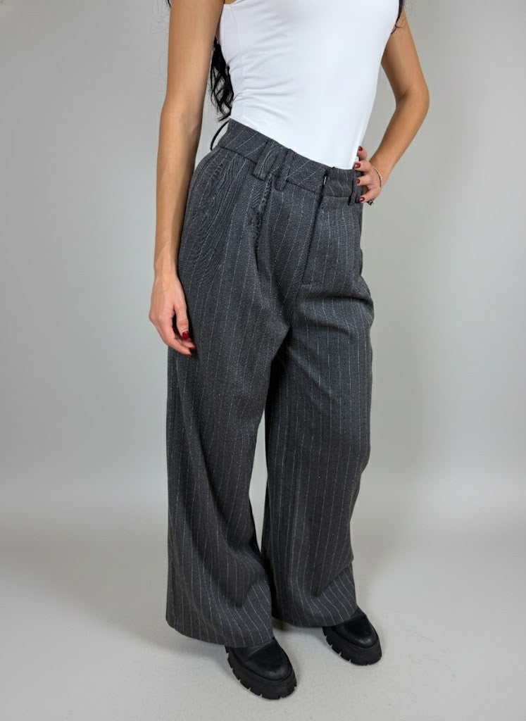 Раирани панталони с камъчета