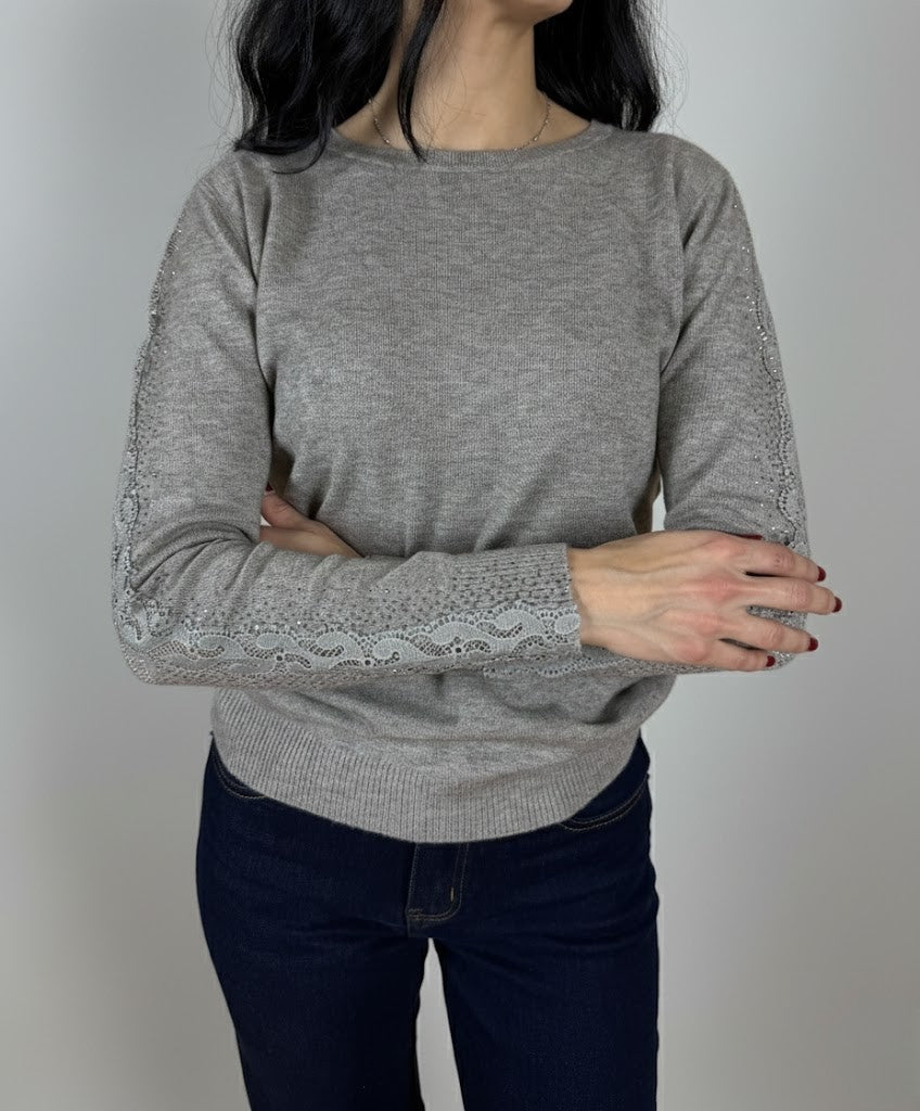 Кашмирен пуловер с дантелен елемент